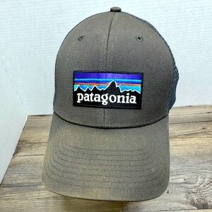Patagonia Logo Adult Gray/Black Adjustable Snap Back Trucker Hat Cap Mesh Back